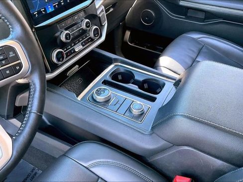 Used 2024 Ford Expedition XLT AWD/4WD image 13