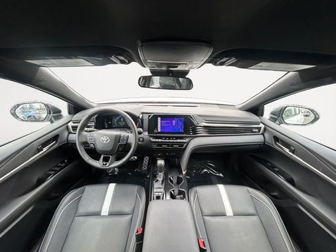 Used 2025 Toyota Camry SE FWD image 13