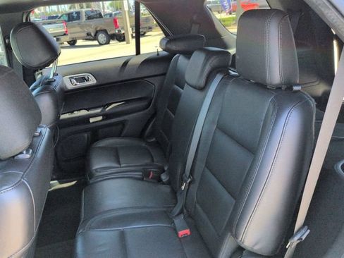 Used 2015 Ford Explorer XLT w/ Equipment Group 202A FWD image 13