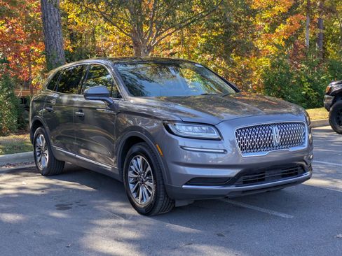 Used 2021 Lincoln Nautilus Reserve image 2