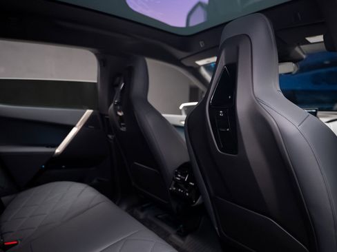 Used 2024 BMW iX xDrive50 w/ Premium Package image 68