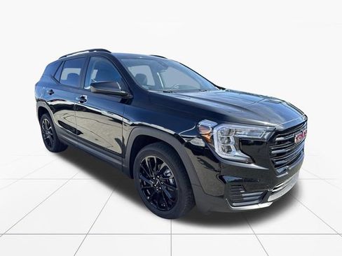 Used 2024 GMC Terrain SLE w/ Driver Convenience Package FWD image 8