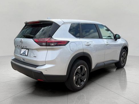 Used 2025 Nissan Rogue SV AWD/4WD image 13