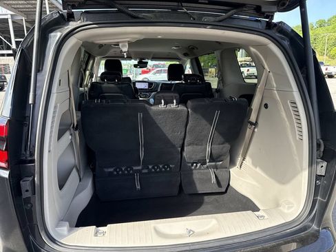 Used 2022 Chrysler Pacifica Touring-L FWD image 42