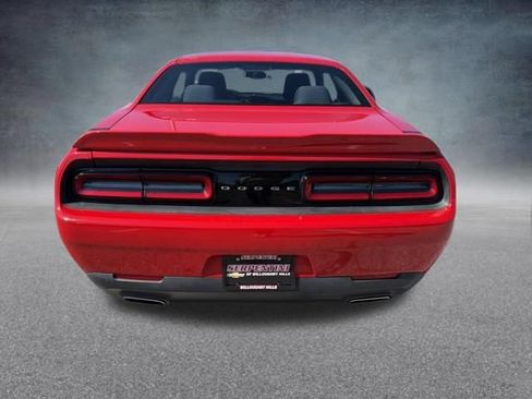 Used 2016 Dodge Challenger SXT RWD image 8