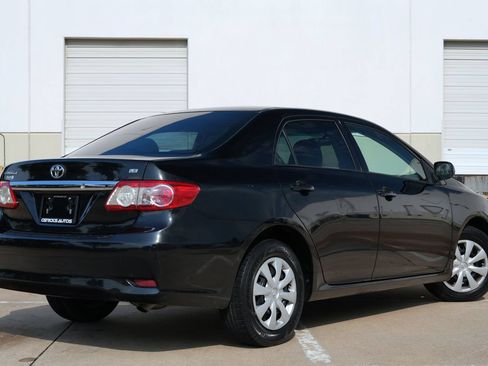 Used 2011 Toyota Corolla LE FWD image 3