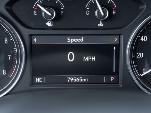 Used 2023 Buick Enclave Essence image 25