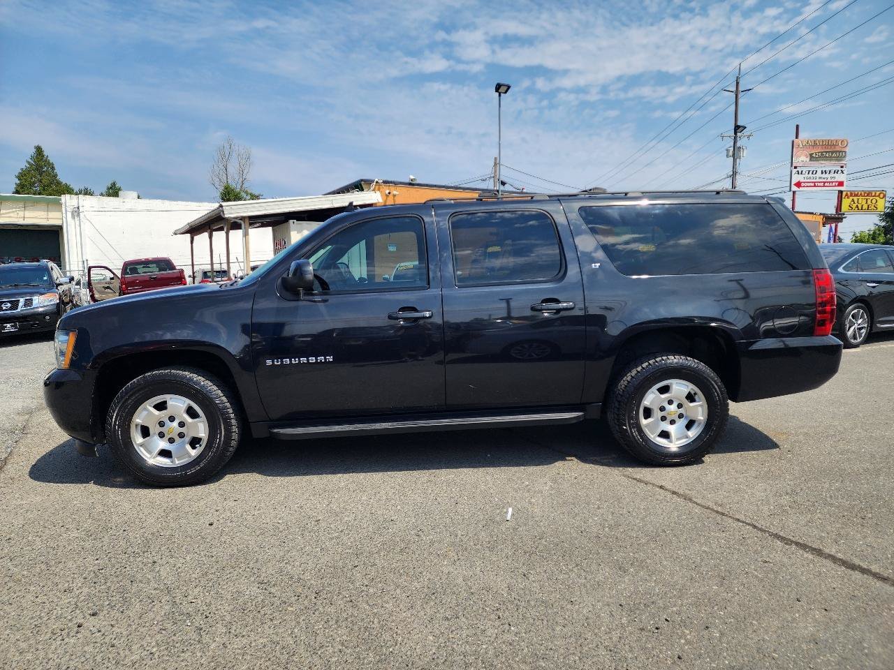Used 2013 Chevrolet Suburban LT w/ Luxury Package AWD/4WD image 10