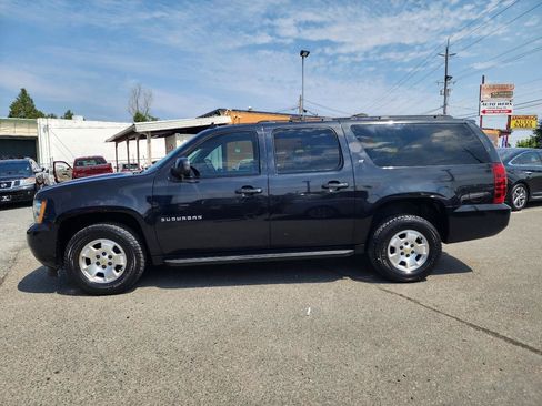 Used 2013 Chevrolet Suburban LT w/ Luxury Package AWD/4WD image 10