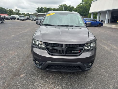 Used 2017 Dodge Journey Crossroad FWD image 4