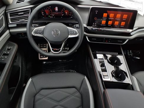 New 2026 Volkswagen Atlas Peak Edition image 17