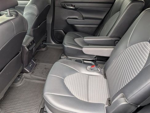 Used 2021 Toyota Highlander XSE image 29