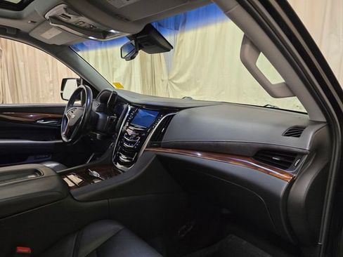Used 2016 Cadillac Escalade Premium image 40