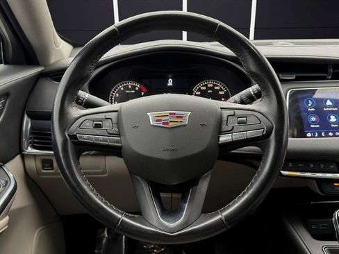 Used 2023 Cadillac XT4 Luxury image 16