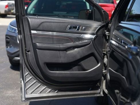 Used 2018 Ford Explorer Sport w/ Equipment Group 401A AWD/4WD image 33