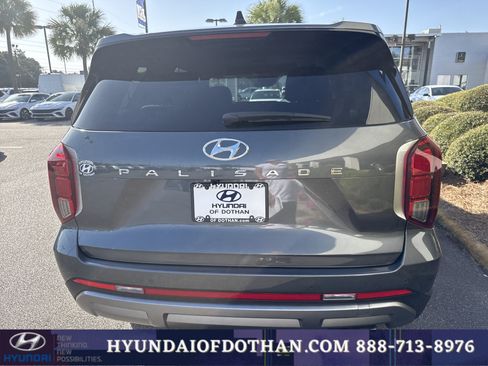 Used 2025 Hyundai Palisade SEL FWD image 3