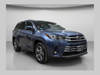 Used 2018 Toyota Highlander Limited Platinum AWD/4WD video 1