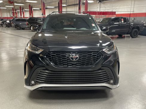 Certified 2023 Toyota Highlander XSE image 3