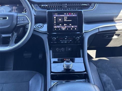 Used 2023 Jeep Grand Cherokee Altitude image 10