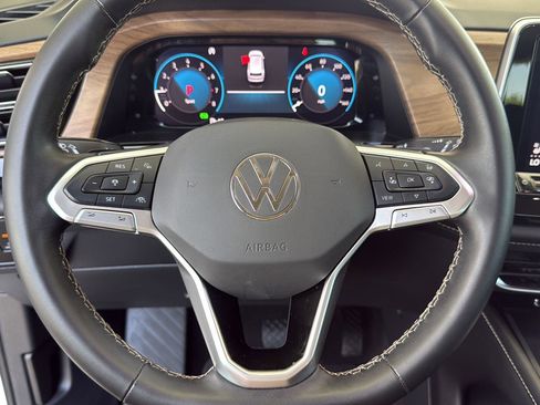 Used 2024 Volkswagen Atlas SE FWD image 3