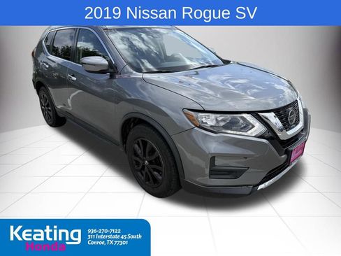 Used 2019 Nissan Rogue SV image 1