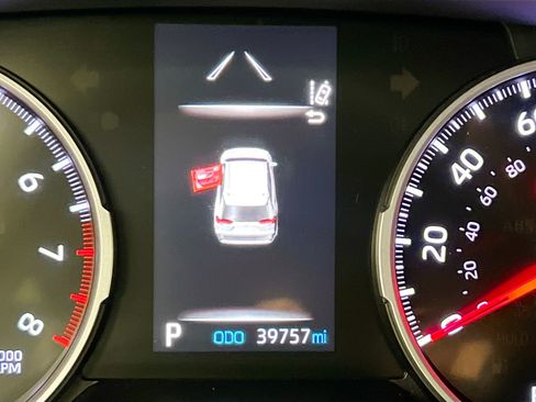 Used 2020 Toyota RAV4 LE FWD image 20