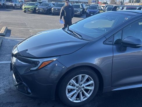 Used 2024 Toyota Corolla SE w/ SE Package image 8