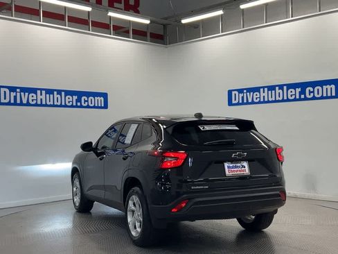 Used 2025 Chevrolet Trax LS w/ LS Convenience Package FWD image 8