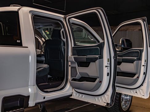 Used 2023 Ford F350 Limited w/ FX4 Off-Road Package image 33