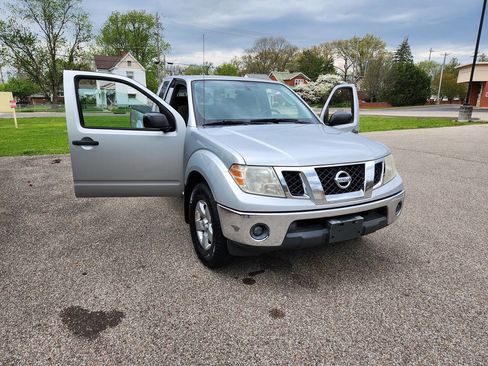 Used 2011 Nissan Frontier SV AWD/4WD image 12