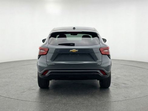Used 2025 Chevrolet Trax LT FWD image 7