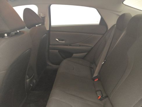 Used 2025 Hyundai Elantra SE FWD image 18