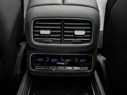 Used 2025 Mercedes-Benz Maybach GLS 600 4MATIC image 34