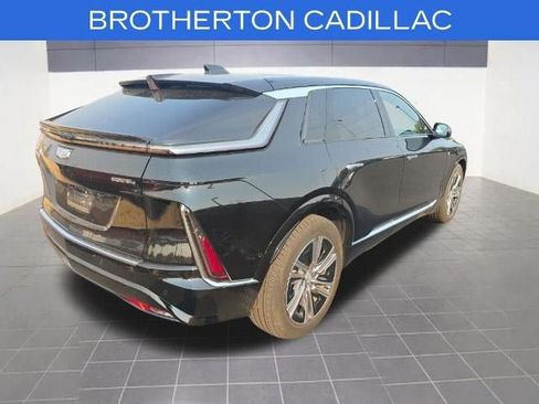 Certified 2024 Cadillac Lyriq Luxury AWD/4WD image 9