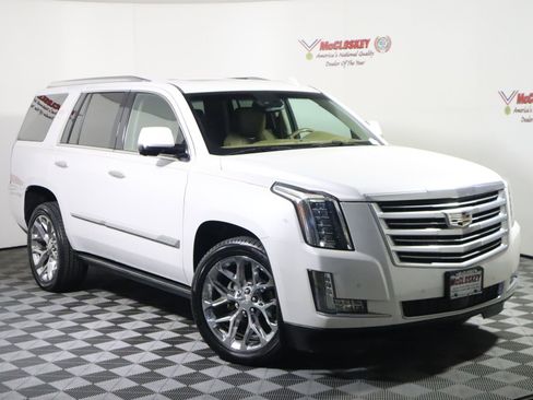 Used 2016 Cadillac Escalade Platinum AWD/4WD image 2
