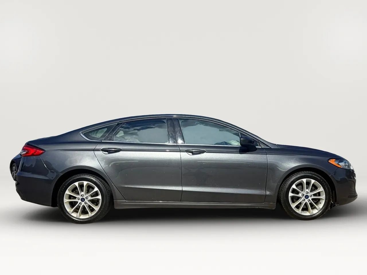 Used 2020 Ford Fusion SE FWD image 10