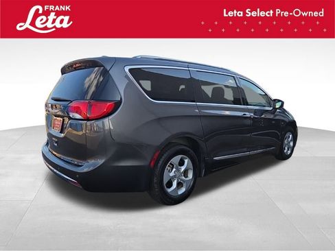 Used 2017 Chrysler Pacifica Touring-L Plus image 10
