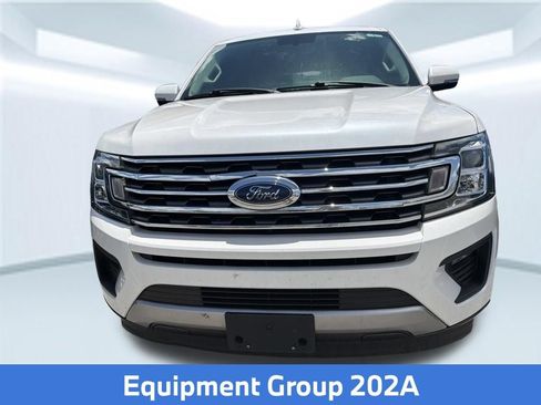 Used 2018 Ford Expedition Max XLT w/ Equipment Group 202A RWD image 2