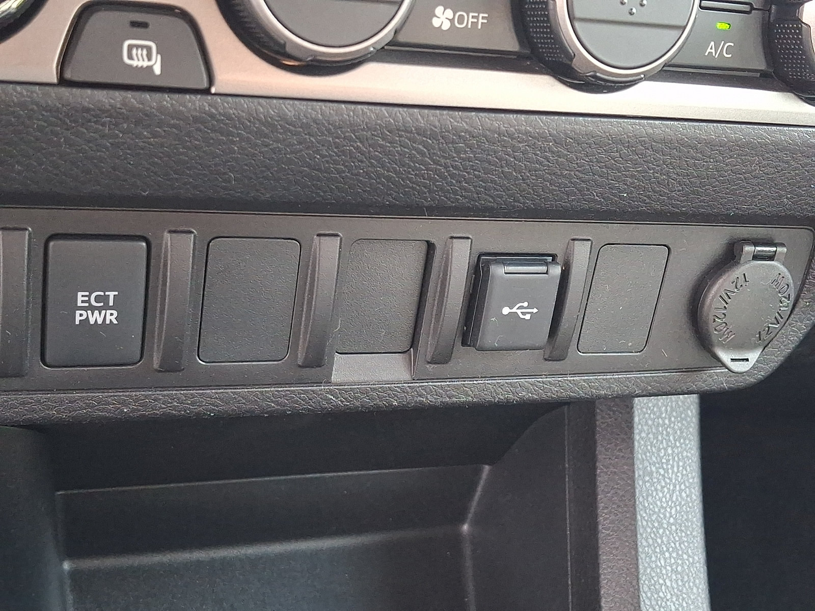 Certified 2022 Toyota Tacoma SR5 AWD/4WD image 24