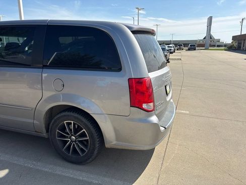 Used 2017 Dodge Grand Caravan GT w/ Safety Sphere Group FWD image 4