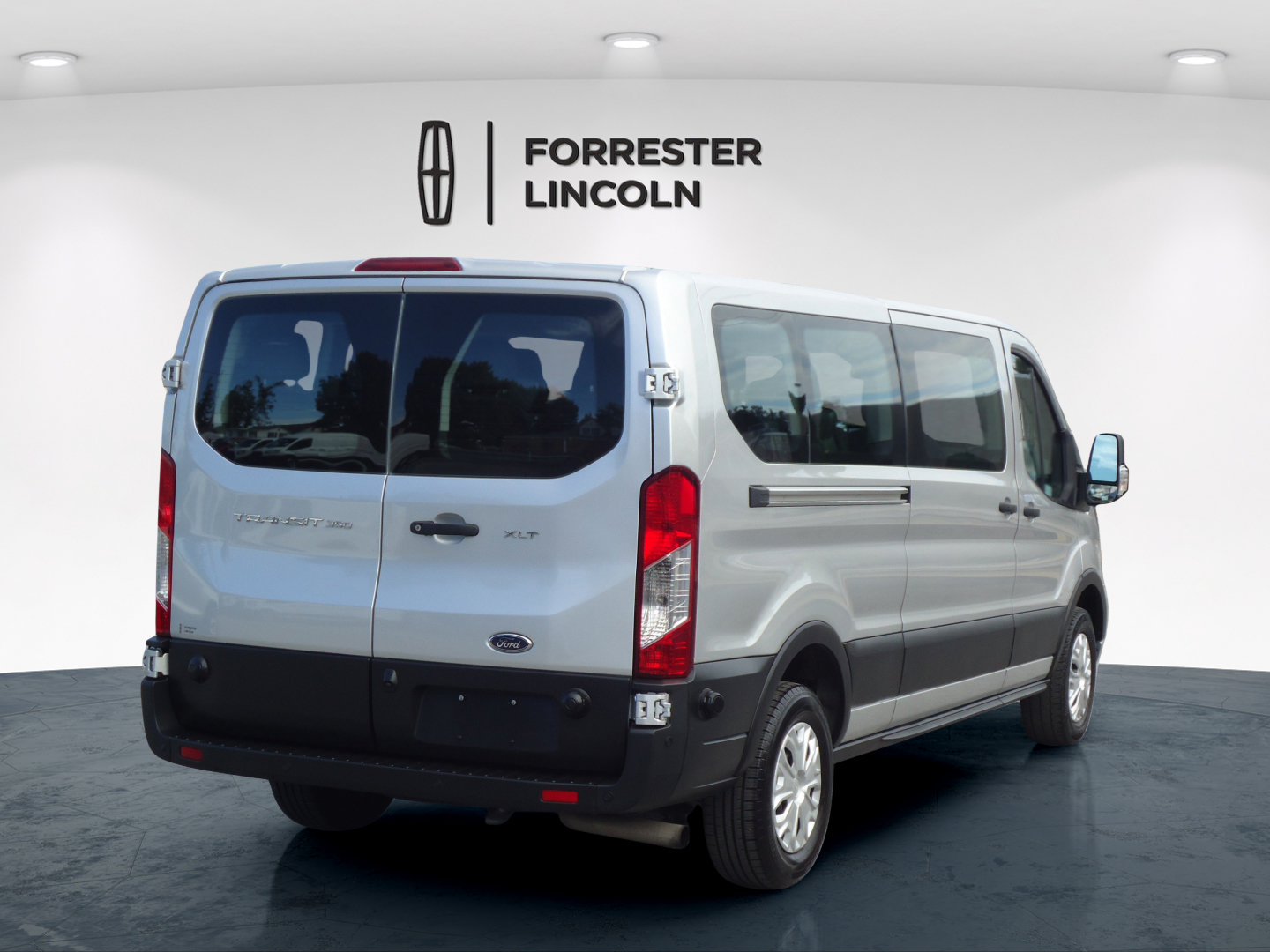 Used 2024 Ford Transit 350 XLT RWD image 3