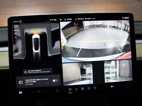 Used 2023 Tesla Model 3 Standard Range image 12