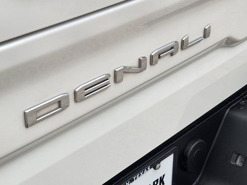 Used 2023 GMC Sierra 1500 Denali w/ Denali Reserve Package AWD/4WD image 30