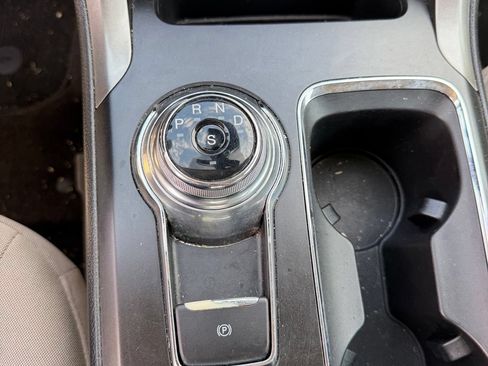 Used 2019 Ford Fusion SE FWD image 9