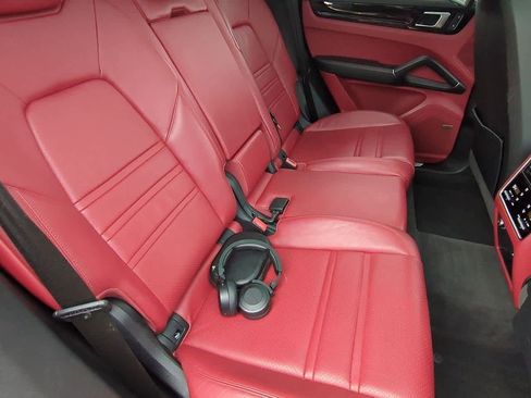 Used 2022 Porsche Cayenne S image 19