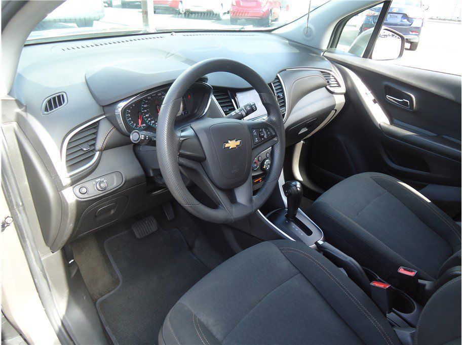 Used 2021 Chevrolet Trax LS AWD/4WD image 26