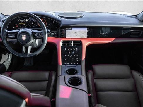 Used 2021 Porsche Taycan image 20