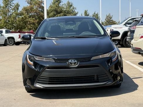Used 2025 Toyota Corolla LE FWD image 8