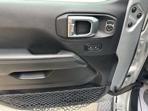Used 2023 Jeep Gladiator Overland image 28