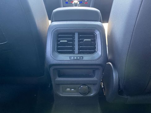 Used 2023 Volkswagen Tiguan SE R-Line image 46